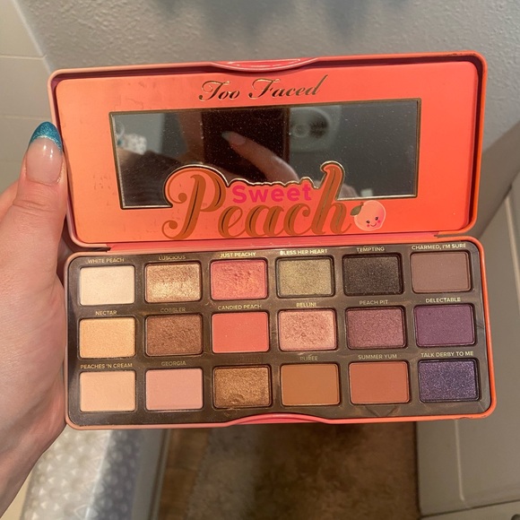 Too Faced Sweet Peach Palette - Picture 2 of 3